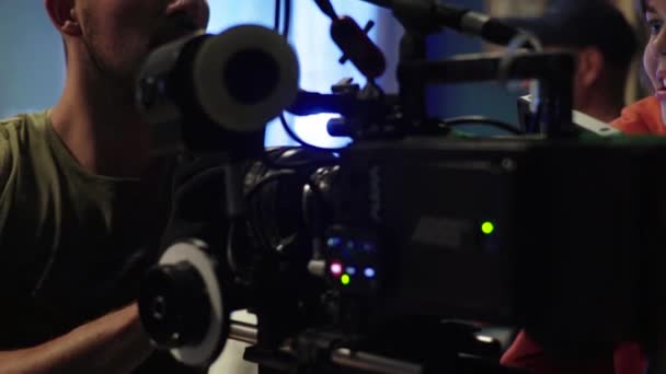 Camera tijdens het filmen. Filmmaken. Schieten. Filmproductie. — Stockvideo