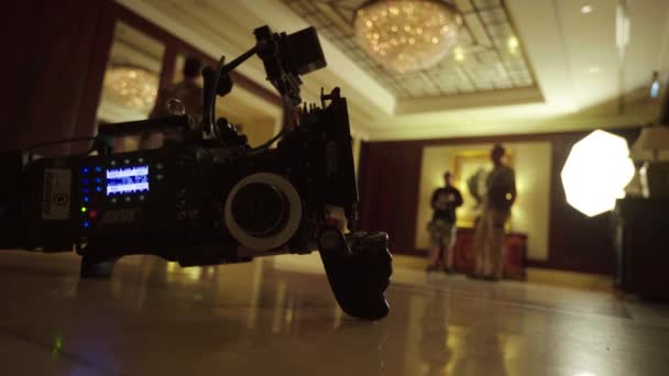 Camera while filming. Filmmaking. Shooting. Film production. — Stock Video