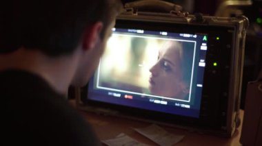 Film çekilirken film yönetmeni. Film yapımcılığı. Film yapımcılığı.