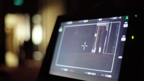 Monitor de diretor de cinema durante as filmagens. A filmar. Produção cinematográfica. — Vídeo de Stock