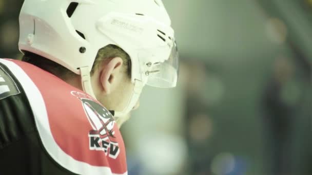 Hockey match. Hockey player players during the game — Stock Video