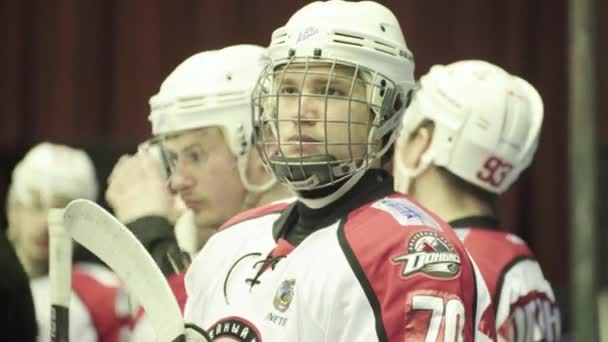 Hockeymatch. Hockeyspelare under spelet — Stockvideo