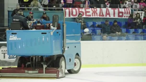 Snö maskin på ess arena — Stockvideo