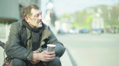 Dilenci evsiz serseri. Yoksulluk. Serserilik. Kyiv. Ukrayna.