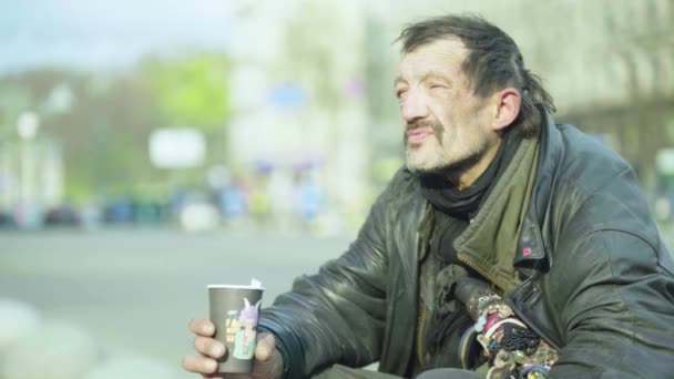 Mendiant clochard de SDF. La pauvreté. Un vagabondage. Kiev. Ukraine. — Video