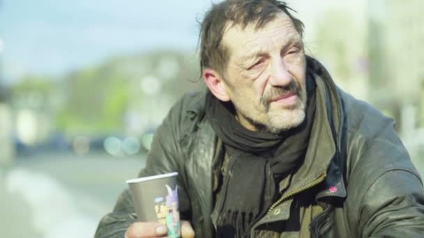 Mendiant clochard de SDF. La pauvreté. Un vagabondage. Kiev. Ukraine. — Video