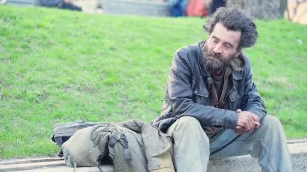 Beggar homeless man tramp. Poverty. Vagrancy. Kyiv. Ukraine. — Stock Video