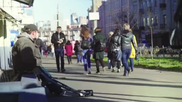 Beggar homeless man tramp. Poverty. Vagrancy. Kyiv. Ukraine. — Stock Video