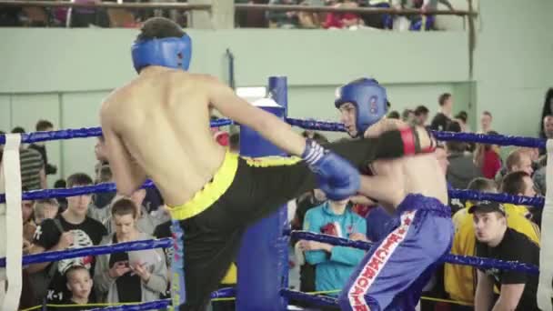 Kickboxing. A luta no ringue. Competição. Kiev. Ucrânia — Vídeo de Stock