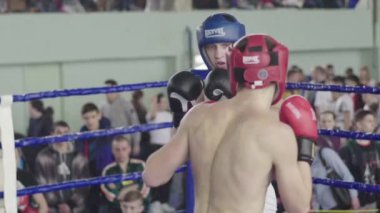 Kik boks. Ringdeki kavga. Rekabet. Kyiv. Ukrayna. Yavaş çekim
