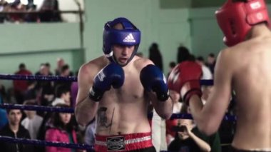 Kik boks. Ringdeki kavga. Rekabet. Kyiv. Ukrayna. Yavaş çekim