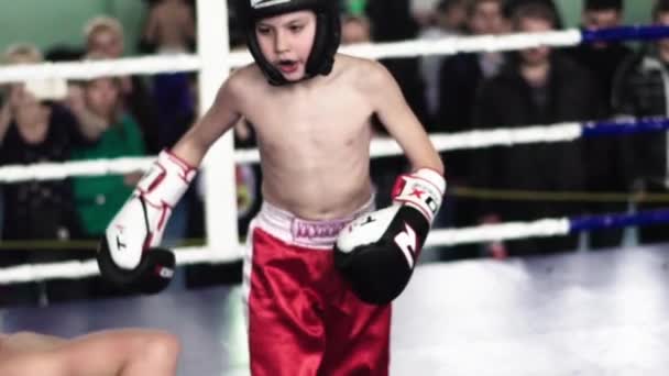 Kickboxen. Kampf im Ring. Wettbewerb. kyiv. Ukrainisch. Zeitlupe — Stockvideo
