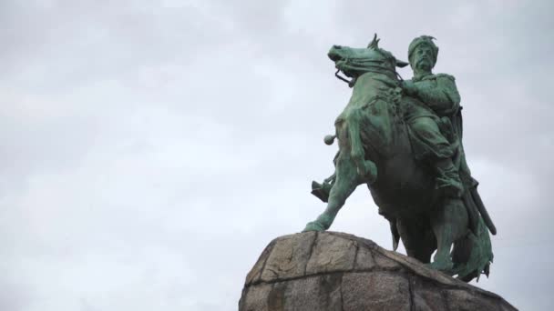 Monument över Bogdan Khmelnitskij. Kiev. Ukraina — Stockvideo