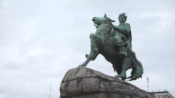 Monumento a Bogdan Khmelnitsky. Kiev. Ucrânia — Vídeo de Stock