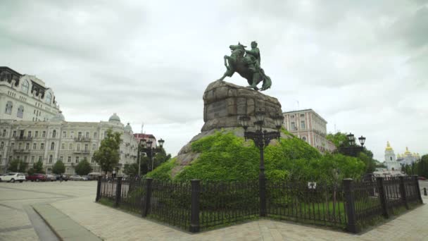 Monumento a Bogdan Khmelnitsky. Kiev. Ucrânia — Vídeo de Stock