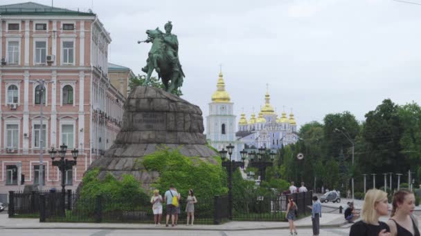 ボグダン・クメルニツキーの記念碑。キエフ。ウクライナ — ストック動画