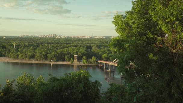 Kyiv 'deki Dnipro Nehri. Ukrayna — Stok video