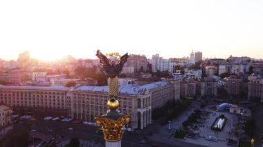 Bağımsızlık Meydanı. Meydan. Anıt. Havadan. Kyiv. Ukrayna.