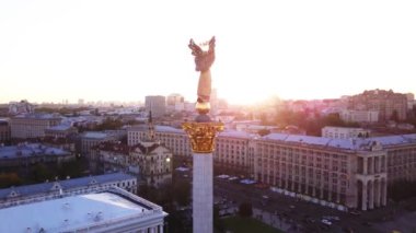 Bağımsızlık Meydanı. Meydan. Anıt. Havadan. Kyiv. Ukrayna.