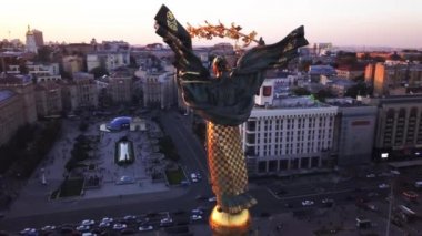 Bağımsızlık Meydanı. Meydan. Anıt. Havadan. Kyiv. Ukrayna.