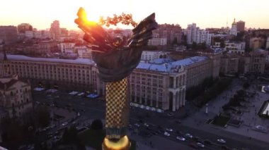 Bağımsızlık Meydanı. Meydan. Anıt. Havadan. Kyiv. Ukrayna.