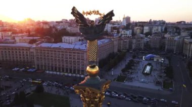 Bağımsızlık Meydanı. Meydan. Anıt. Havadan. Kyiv. Ukrayna.