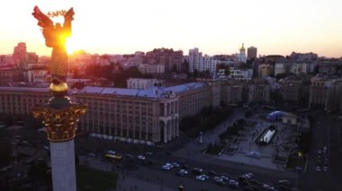 Bağımsızlık Meydanı. Meydan. Anıt. Havadan. Kyiv. Ukrayna.
