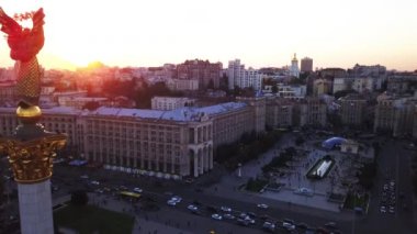 Bağımsızlık Meydanı. Meydan. Anıt. Havadan. Kyiv. Ukrayna.