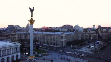 Bağımsızlık Meydanı. Meydan. Anıt. Havadan. Kyiv. Ukrayna.