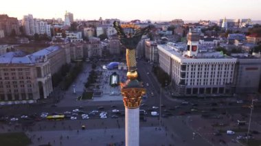 Bağımsızlık Meydanı. Meydan. Anıt. Havadan. Kyiv. Ukrayna.