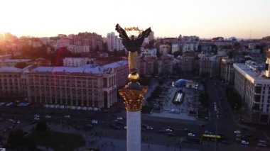 Bağımsızlık Meydanı. Meydan. Anıt. Havadan. Kyiv. Ukrayna.