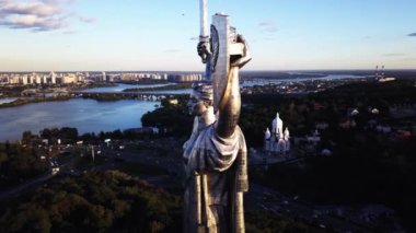 Anavatan Anıtı. Havadan. Kyiv. Ukrayna