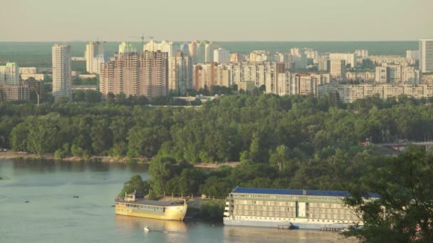 Dnipro Fluss in Kyiv. Ukraine — Stockvideo
