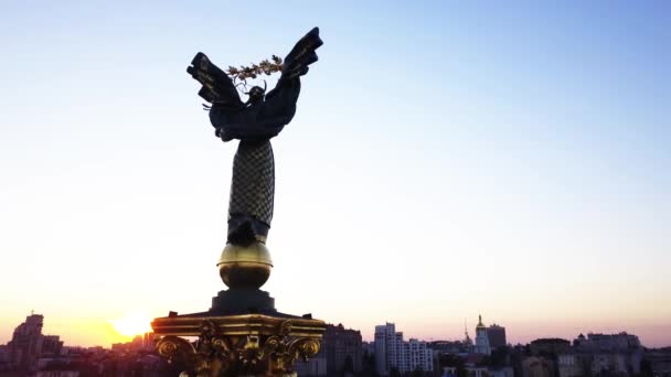 Unabhängigkeitsplatz. maidan. Denkmal. Antenne. kyiv. Ukraine. — Stockvideo