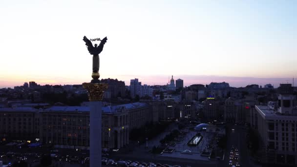 Onafhankelijkheidsplein. Maidan. Monument. Luchtfoto. Kiev. Oekraïne. — Stockvideo