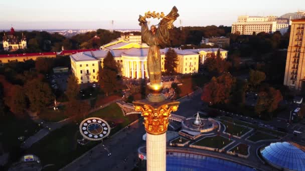 Praça da Independência. Maidan. Monumento. Aéreo. Kiev. Ucrânia . — Vídeo de Stock