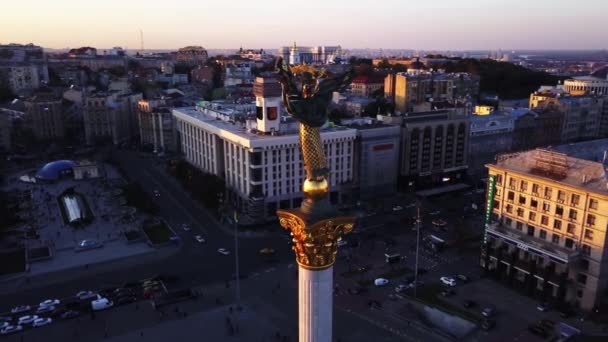 Onafhankelijkheidsplein. Maidan. Monument. Luchtfoto. Kiev. Oekraïne. — Stockvideo