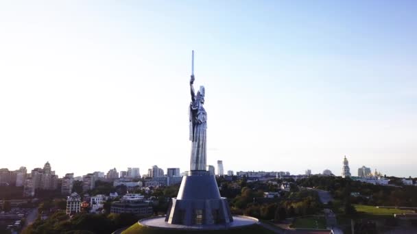 Monumento a la Patria. Aérea. Kiev. Ucrania — Vídeos de Stock