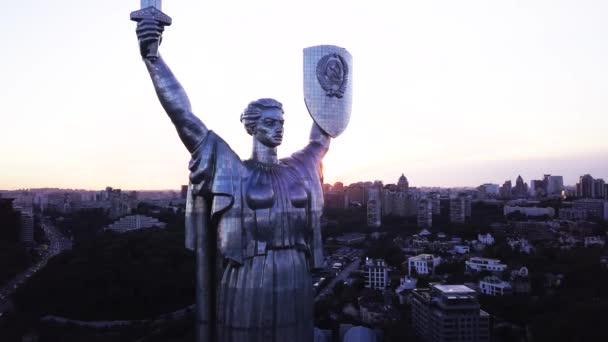 記念碑祖国。空中だキエフ。ウクライナ — ストック動画
