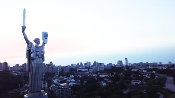 Monument Moederland. Luchtfoto. Kiev. Oekraïne — Stockvideo