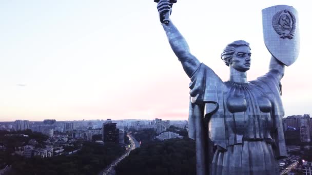 Monumento a la Patria. Aérea. Kiev. Ucrania — Vídeos de Stock