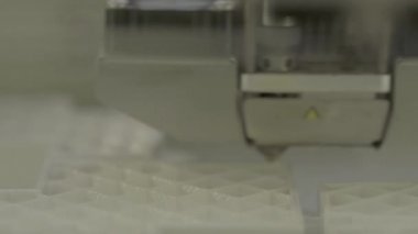 Yakın çekim yazdırma sırasında 3d yazıcı.