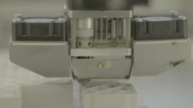 Yakın çekim yazdırma sırasında 3d yazıcı.