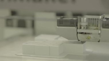 Yakın çekim yazdırma sırasında 3d yazıcı.