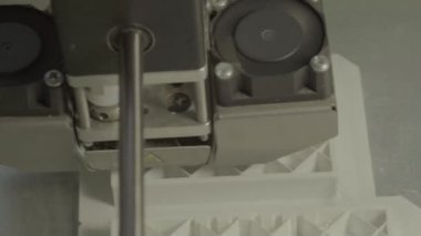 Yakın çekim yazdırma sırasında 3d yazıcı.