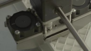 Yakın çekim yazdırma sırasında 3d yazıcı.