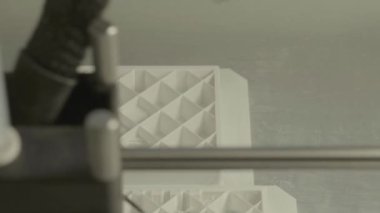 Yakın çekim yazdırma sırasında 3d yazıcı.
