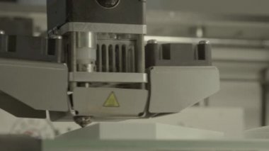 Yakın çekim yazdırma sırasında 3d yazıcı.