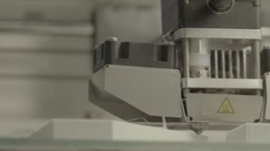 Yakın çekim yazdırma sırasında 3d yazıcı.