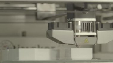 Yakın çekim yazdırma sırasında 3d yazıcı.